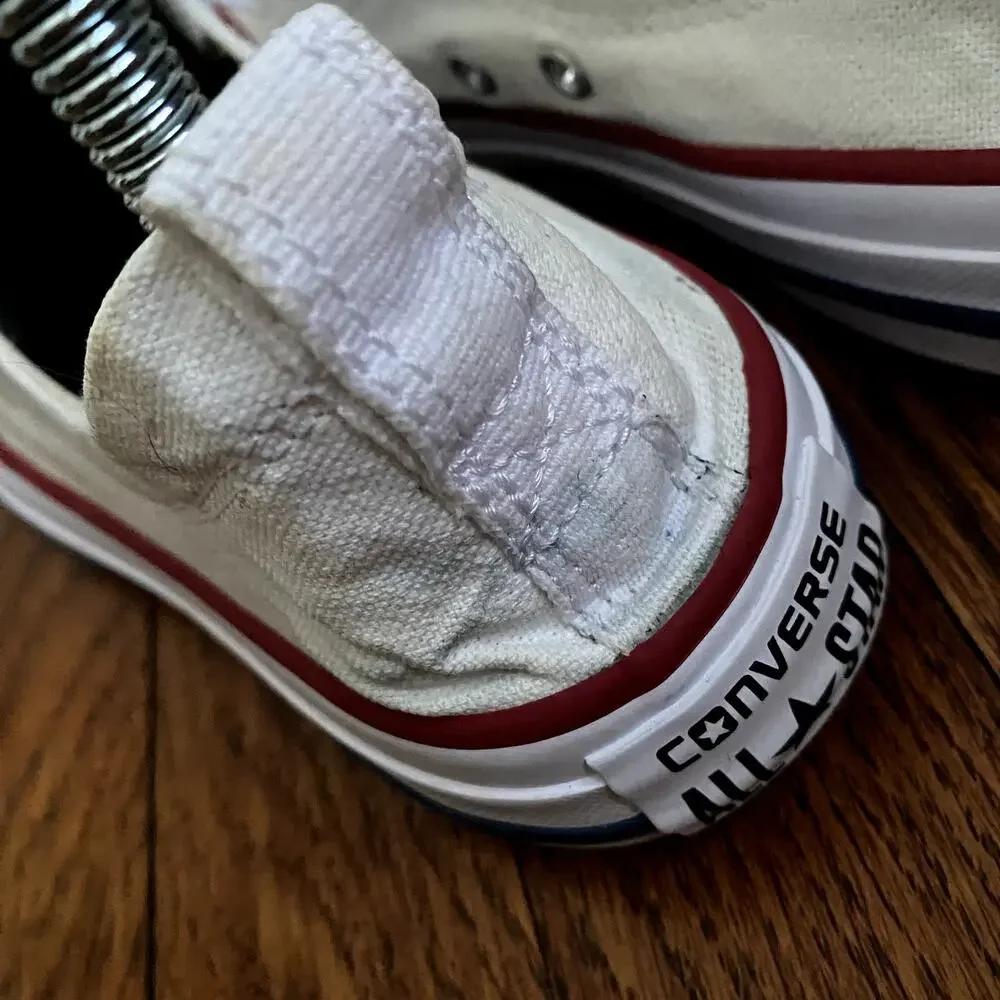 White Shoreline Slip On Low Top Sneakers Women’s 8 Converse